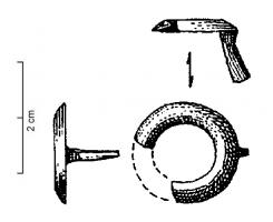 ACE-1005 - Applique de ceinturebronzeTPQ : -1400 - TAQ : -1000Applique annulaire chanfreinée et munie de deux pointes biseautées.