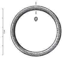 ANO-1017 - Anneau massif fermébronzeAnneau massif fermé, de section ovalo-anguleuse, face interne anguleuse, faceexterne arrondie, de diamètre supérieur ou égal à 50 mm
