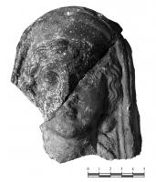 ANT-4023 - Antéfixe : Buste fémininterre cuiteAntéfixe de style classique, représentant un buste féminin aux traits réguliers, bien détaillés, aux longs cheveux tombant sur les épaules.
