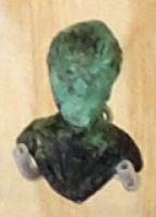 APM-4018 - Applique : buste fémininbronzeApplique de meuble en bronze, pourvue au revers d'une tige de section carrée, coulée avec l'objet : elle représente un buste féminin, drapé, sans attributs particuliers (à moins de considérer la base du buste comme une lunule, ce qui en ferait un buste de Luna).