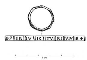 BAG-4126 - Bague polygonale inscriteargentTPQ : 300 - TAQ : 1200Anneau de section plate, découpée en huit ou dix plans, portant une inscription en lettres estampées. Sur certains exemplaires, l'inscription peut accompagner divers motifs figurés (animaux...).