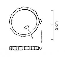 BAG-4303 - BagueargentBague rubanée, dont tout le pourtour est segmenté en 12 panneaux concaves. Le sommet peut s'orner d'un bouton.