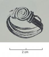 BAG-9107 - Bague à spiralebronzeTPQ : 1600 - TAQ : 1900Bague filiforme, au jonc constitué de quatre fils juxtaposés, réunis par des liens transversaux de part et d'autre du chaton en forme de spirale.