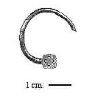 BCO-5018 - Boucle d'oreille polyédriqueargentBoucle d'oreille à pendant polyédrique lisse à décor gravés et niellés.