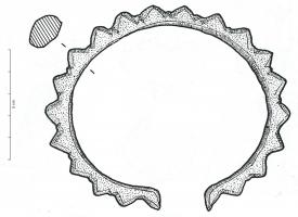 BRC-2070 - Bracelet ouvert à côtesbronzeBracelet ouvert, à section pleine, ovale ou semi-circulaire, dont le pourtour est entièrement orné de côtes à sommet anguleux ou arrondi, dégagées par des encoches transversales.