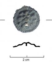BTN-9073 - Calotte de boutoncuivreTôle circulaire emboutie, avec motifs de nodules en relief, et départ d'une bélière au revers.