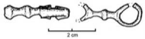 CHC-3007 - Maillon de chaîne-ceinture de type PiolencbronzeMaillon coulé de chaîne-ceinture, constitué de deux anneaux plats séparés par une moulure très marquée, dont le diamètre peut être faible, ou dépasser celui des anneaux.