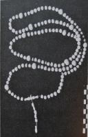 CPT-8001 - Perle de rosaireverreRosaire constitué de grains sphériques, les gros grains sont réservés aux Pater Noster, les plus petits, aux Ave Maria.