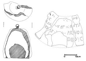 CUB-4135 - Curseur de balance (?) ou contrepoidspierreObjet approximativement tronconique, plat au sommet, suspendu par un anneau et un crampon fixé au centre de la face supérieure.