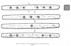 DEJ-4007 - Dé parallélépédiqueosDé en forme de baguette très allongée, de sectyion carrée, avec les chiffres indiqués comme sur les dés en os ou en bronze, par 1 à 6 points.