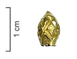 EPG-4639 - Epingle à tête en pomme de pin, doréeosEpingle à tête en pomme de pin, la tête recouverte d'une feuille d'or.