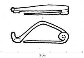 FIB-3953 - Fibule corse à ressort unilatéralbronzeTPQ : -400 - TAQ : -200Fibule à arc filiforme, formant souvent un angle assez prononcé au sommet ; ressort unilatéral, dans le prolongement de l'arc. Pied redressé en bouton.