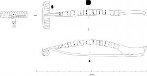FIB-3988 - FibulebronzeFibule à arc très tendu, constitué de nodosités ; ressort bilatéral long ; porte-ardillon rectangulaire plein ; pied à bouton terminal relevé. 