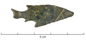 FIB-4156 - Fibule zoomorphe : poissonbronzeFibule plate, le corps du poisson assez schématique est creusé de loges d'émail carrées, disposées en quinconce ; les détails de l'animal sont suggérés par des incisions et ponctuations.
