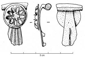 FIB-4357 - Fibule à queue de paon sans arc (F.20b1)bronzeTPQ : 5 - TAQ : 60Fibule à queue de paon de petite taille, dont le couvre-ressort cylindrique se rattache directement à un disque, prolongé par un pied légèrement trapézoÏdal (
