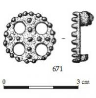 FIB-6119 - Fibule cruciformebronzeFibule en forme de croix à branches égales, inscrite dans un cercle; pastilles en relief sur toute la surface externe de l'objet  ; ressort en fer fixé sur une double plaquette au revers.