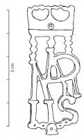 FRT-4059 - Ferret au nom de MARTISbronzeTPQ : 200 - TAQ : 300Ferret au corps découpé pour former, sur deux lignes, le nom MAR/TIS; au sommet, plaquette avec rivet de fixation, et deux ajours découpés en peltes.
