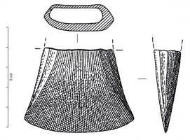 HCH-1119 - Hache à douille à corps polygonal.bronzeHache à douille à corps polygonal. La section de la douille est inconnue.