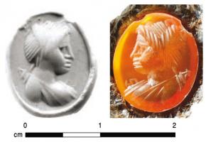 INT-4015 - Intaille : buste de DianepierreIntaille figurant un buste de Diane de profil (carquois).