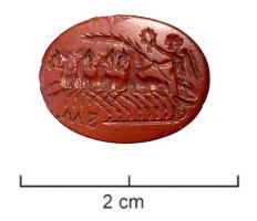 INT-4037 - Intaille : Victoire en quadrigepierreLa Victoire, ailée, apportant la palme et la couronne du vainqueur sur son char tiré par un quadrige ; trait de sol.