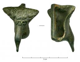 JHA-4038 - Passant de harnaisbronzePassant en forme de parties génitales masculines au repos, se style assez réaliste, caractérisé par la présence au revers d'une bélière rectangulaire.