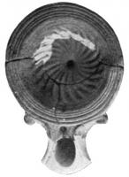 LMP-4032 - Lampe Loeschcke Iterre cuiteTPQ : 1 - TAQ : 100Lampe ronde, sans anse, bec à volutes latérales; disque décoré d'une rosette en spirale.