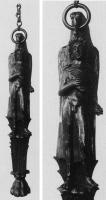 LTN-4011 - Lanterne de type IIF (montants figurés)bronzeLanterne dont les pieds affectent la forme de Ganymède devant un aigle immense, dont le bec sert d'anneau sommital, le tout posé sur un pied ornemental à patte de fauve.