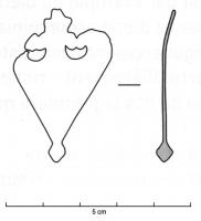 PDH-4038 - Pendant de harnaisbronzeTPQ : 1 - TAQ : 75Pendant foliacé, suspension à crochet ou à anneau ouvert (lest biconique à la base), de forme foliacée à bords rectilignes, percé de deux ajours en forme de peltes.
