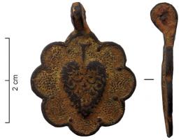 PDH-7028 - Pendant armorié : Pinsbronze doréPendant armorié, en forme de fleur, suspension sommitale : d'or à la pigne de pin, dans un polylobe, sur fond guilloché : armes de la famille de Pins.