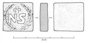 PDM-5013 - Poids quadrangulaire : N S (6 nomismata)bronzePlaquette épaisse, de forme carrée, marqué sur une face des lettres NS  (pour nomismata 6) incisées, parfois de part et d'autre d'une croix et/ou entourées de rinceaux.