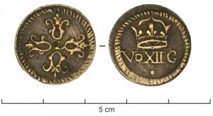 PDM-9031 - Poids monétaire : Louis XIII, demi-francbronzePoids circulaire frappé sur les deux faces : A/ croix fleuronnée chargée d’une L en cœur ; R/  V D XII G (5 deniers 12 grains), sous une couronne et sur un point.