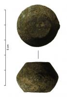 PDS-4104 - Poids sphérique (section) : 3 unciae ou 1 quadransbronzePoids en bronze coulé, en forme de sphère à deux faces aplaties avec deux faces horizontales (en section de sphère) dont l'une peut être marquée de 3 points, incrustés d'argent sur les exemplaires les plus soignés ; poids de 3 unciae ou 1 quadrans.