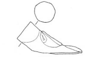 PME-4005 - Pied de siège en forme de piedbronzeTPQ : 50 - TAQ : 275Pied de siège formé d'un pied chaussé d'une sandale. A la place de la cheville, ouverture ronde et oblique, correspondant au montant du siège.