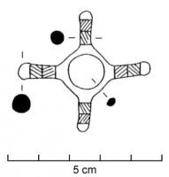 PRL-1015 - Perle cruciformebronzeTPQ : -900 - TAQ : -600Perle composée de quatre tiges disposées en croix, extrémités souvent bouletées et/ou guillochées; le centre peut être souligné d'un fil spiralé rapporté.