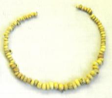 PRL-2036 - Perle annulaireverrePerle annulaire, en verre jaune opaque