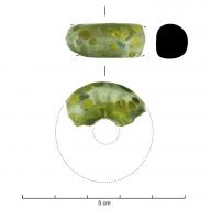 PRL-3580 - Perle annulaire massive : décor moucheté - gr. Haev. 24verrePerle annulaire massive (D. perforation < D. section) en verre incolore ; décor moucheté jaune opaque en surface.