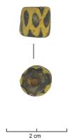 PRL-5034 - Perle cylindrique à filets jaunes opaques verrePerle cylindrique en verre vert à filets jaunes opaques rapportés en surface, soit en forme de chevrons, soit croisés.