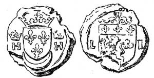 SCL-9011 - Sceau de douane : Lyon, Henri IIplombTPQ : 1547 - TAQ : 1559D'un côté, blason de France (3 fleurs de lis couronné et surmontant un croissant, de part et d'autre un H couronné ; de l'autre, blason en forme d'écu de la ville de Lyon (lion brochant à senestre, sous 3 fleurs de lis) sous un fleuron, de  part et d'autre un L et un I.