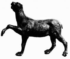 STE-4222 - Statuette zoomorphe : panthèrebronzeFigurine de panthère marchant, la patte gauche relevée et peut-être posée sur un objet ou un socle (disparu).