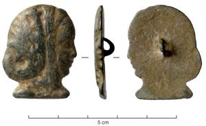 ACE-9007 - AppliquebronzeApplique en relief plat, en forme de tête féminine à droite, coiffée d'un bonnet à longue pointe relevée sur la nuque. Au revers, clou central pour fixation (sur bois ?).