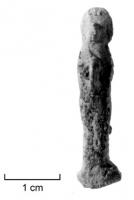 AML-4008 - Amulette : HarpocratebronzeTPQ : -100 - TAQ : 300Objet généralement très fruste : on reconnaît cependant une figure masculine portant un doigt à la bouche ; anneau au revers.