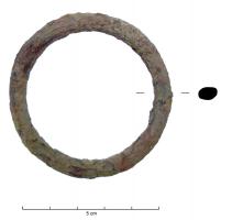 ANO-9002 - Anneau simple - élément de mors ?ferAnneau circulaire en fer de section ovalaire à circulaire, d'un diamètre externe de l'ordre de 60 mm.