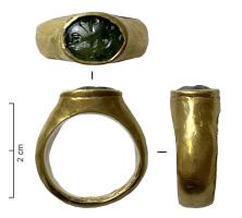 BAG-4423 - Bague à intailleor, pierreBague à large anneau de section semi-ovalaire, chaton surélevé et terminé par une cannelure pour maintenir une pierre gravée.