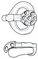 BCC-5030 - BouclebronzeTPQ : 475 - TAQ : 525Simple boucle à portion angulaire sous la pointe de l'ardillon, ce dernière à tête circulaire ornée de cercles oculés.