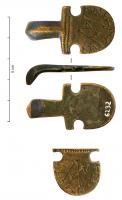 BCC-5039 - Ardillon scutiformebronzeTPQ : 550 - TAQ : 700Ardillon scutiforme dont la tête comporte un décor inscrit, gravé au trait : monogramme et/ou inscription sur le pourtour.