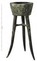 BEN-4005 - Brûle-encens tripodebronzeSimple coupelle tronconique, à parois et bord lisses, montée sur un support élevé et gracile, formé de tiges tro