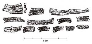 BRC-1018 - Bracelet-armillebronzeTPQ : -900 - TAQ : -750Groupe de bracelets-armilles à section quadrangulaire ou circulaire, portés ensemble, retrouvés souvent soudés entre eux.