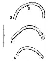 BRC-1176 - Fragment de bracelet à tige pleinebronzeFragment de bracelet à tige pleine, de section quadrangulaire à sub-quadrangulaire, sans décor.