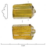 BRC-3569 - Bracelet série Geb. 27verreTPQ : -200 - TAQ : -125Bracelet large à cinq côtes, verre transparent sur fond jaune opaque.