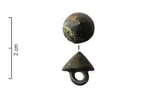 BTN-9044 - BoutonbronzeBouton massif, conique et lisse, coulé avec un petit anneau formant bélière au revers.